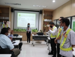 แนะนำทีมครูฝึกประจำฐานกิจกรรม