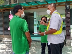ครูฝึกประจำรถสรุปผลการตรวจประเมินพร้อมให้คำแนะนำ