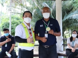 ให้รางวัลกับผู้ที่ทำคะแนนสอบได้สูงสุด