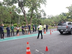 เทคนิคการนำรถเข้าจอดอย่างปลอดภัย
