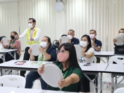 เทคนิคการขับรถในเวลากลางคืนและการรับมือกับ