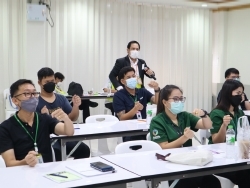 เทคนิคการขับรถในเวลากลางคืนและการรับมือกับ