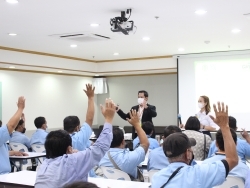 เทคนิคการขับรถเชิงป้องกันอุบัติเหตุ โดยอาจารย์อภิรัติ  คำสายพรม