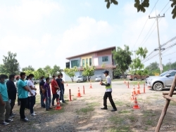 เทคนิคการนำรถเข้าจอดอย่างปลอดภัย