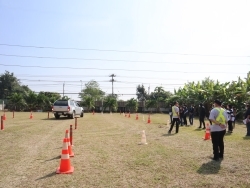 สาธิตเทคนิคการนำรถเข้าจอดในสถานการณ์ต่างๆ