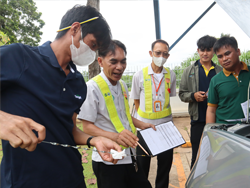 การตรวจสอบของเหลวภายในห้องเครื่องยนต์