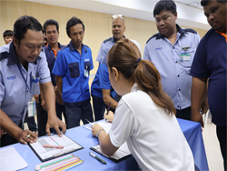 ลงทะเบียนรับเอกสารประกอบการฝึกอบรม
