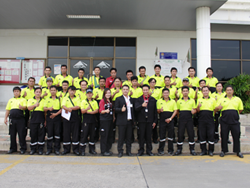 ถ่ายภาพร่วมกันเป็นที่ระลึก
