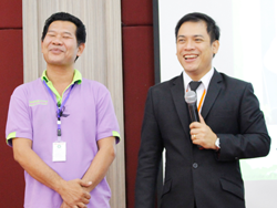 ฝึกการเก็บกดสีหน้า และอารมณ์เมื่อต้องให้บริการลูกค้า