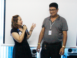 ผู้บริหารกว่าวขอบคุณพร้อมปิดการฝึกอบรม