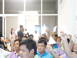 ทุกคนต่างใช้ประสบการณ์ในการปฏิบัติงานเต็มที่เต็มความสามารถ แต่อาจไม่เป็นไปตามที่องค์กรต้องการ
