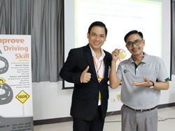มอบรางวัลให้กับผู้ที่สามารถตอบคำถามได้สูงสุดประจำวัน
