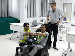ฝึก และทดสอบทักษะการบังคับควบคุมพวงมาลัยแบบดึง-ดัน Steering Control by Push-Pull