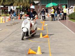 การฝึกและการทดสอบการขับรถแบบซิกแซก Slalom