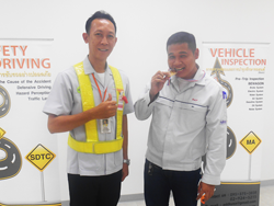 มอบรางวัลให้กับผู้ที่สามารถตอบคำถามได้สูงสุดประจำวัน
