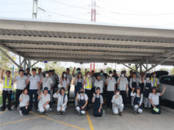 ถ่ายภาพร่วมกันเป็นที่ระลึก