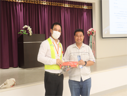 ให้รางวัลกับผู้ที่ร่วมตอบคำถาม