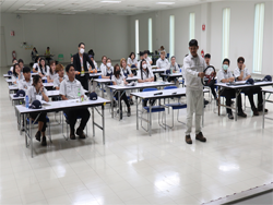 เทคนิคการเลี้ยวและเปลี่ยนช่องการจราจรเชิงป้องกันอุบัติเหตุ