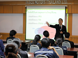 เทคนิคการขับขี่รถจักรยานยนต์อย่างปลอดภัยโดยอาจารย์อภิรัติ  คำสายพรม