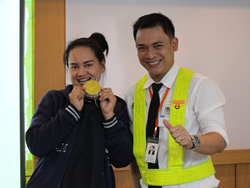ให้รางวัลกับผู้ที่ทำคะแนนผลการทดสอบได้สูงสุด