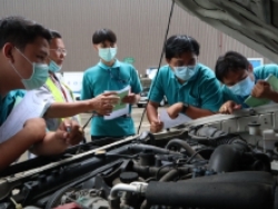 การตรวจสอบระบบการทำงานบริเวณฝากระโปรงหน้ารถ