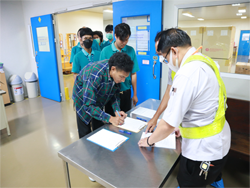 ลงทะเบียนรับเอกสารประกอบการฝึกอบรม