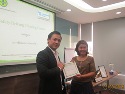 ให้รางวัลกับผู้ที่ทำคะแนนสอบได้สูงที่สุด