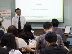 ผู้บริหารกล่าวต้อนรับพร้อมเปิดการฝึกอบรมอย่างเป็นทางการ