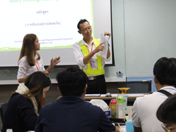 สรุปผลการฝึกอบรม พร้อมให้คำแนะนำเพิ่มเติมโดยหัวหน้าทีมครูฝึก อาจารย์อนุชาติ  เชียงสุข