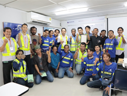 ถ่ายภาพร่วมกันเป็นที่ระลึก