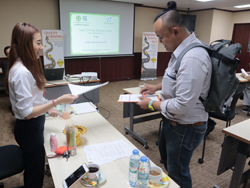 ลงทะเบียนรับเอกสารประกอบการฝึกอบรม