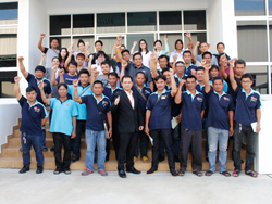 ถ่ายภาพร่วมกันเป็นที่ระลึก