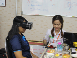 ประเมินความเสี่ยงเมือต้องขับรถในภาวะแสงสลัว  ด้วยเครื่อง VR Vision Screening