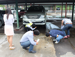 การตรวจสอบ และจัดการสิ่งที่อาจจะก่อให้เกิดอุบัติเหตุได้บริเวณโดยรอบตัวรถ Pre-Trip Walk Around