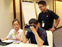 ประเมินการมองเห็นในภาวะแสงสลัวด้วยเครื่อง VR Vision Screening Eye Test
