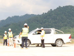 ฝึก และประเมินทักษะการกลับรถในทางแคบ Three Point Turn Technique