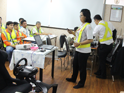 เทคนิคการนำรถเข้าจอดอย่างปลอดภัย Parking Technique โดยอาจารย์พาขวัญ  พลายเพ็ชร