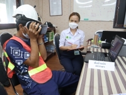 ตรวจประเมินสภาพการมองเห็นในภาวะแสงสลัวด้วยเครื่อง VR Vision Screening