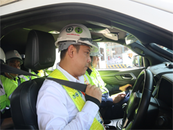 สาธิตเทคนิคการขับรถเชิงป้องกันอุบัติเหตุแบบบรรยาย