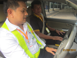 สาธิตวิธีการขับรถเชิงป้องกันอุบัติเหตุแบบบรรยาย Commentary Driving