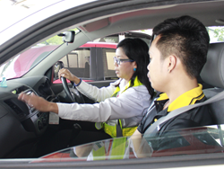 สาธิตวิธีการขับรถแบบบรรยาย Commentary Driving