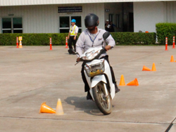 ฝึก และทดสอบทักษะการขับรถแบบซิกแซก Slalom