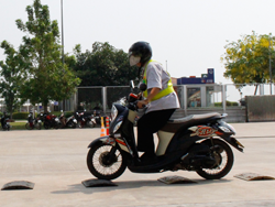 ฝึก และทดสอบทักษะการขับรถในทางขรุขระ