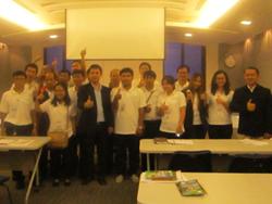ถ่ายภาพหมู่เป็นที่ระลึก