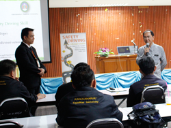 ผู้บริหารหน่วยงาน กล่าวสรุปการฝึกอบรม และเน้นย้ำให้สิ่งที่เรียนรู้นำไปปฏิบัติ