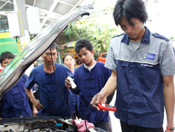 การตรวจสอบการทำงานของแบบเตอร์รี่รถยนต์ และระบบไฟฟ้ารถยนต์เบื้องต้น