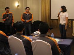 ผู้บริหารกล่าวทักทายพร้อมให้นโยบายการทำงาน