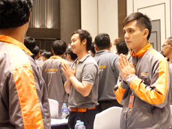 สารยาท และการทักทายผู้รับบริการ