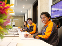 ทีมงานพร้อมให้บริการ