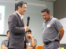 บทบาทหน้าที่ของหนักงานรับส่งพัสดุมืออาชีพและการรักษาเวลาของผู้รับบริการ